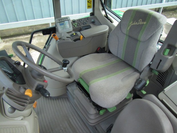John Deere 7530