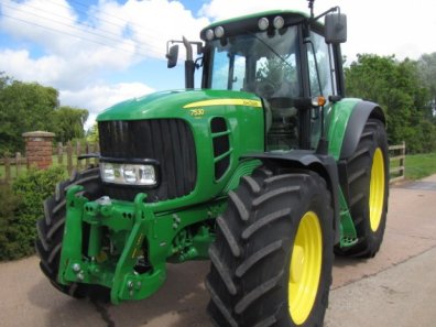 John Deere 7530