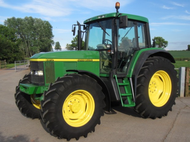 John Deere 6810