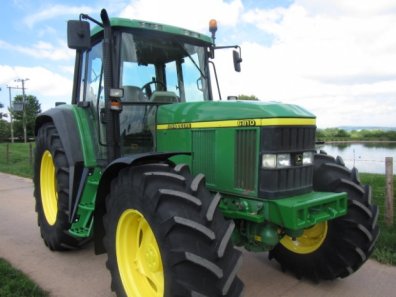 John Deere 6810
