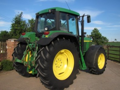 John Deere 6810