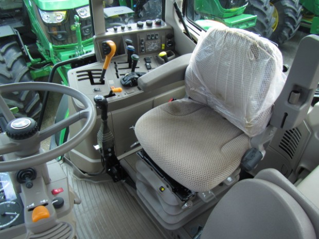 John Deere 6115M