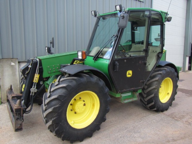 John Deere 3200