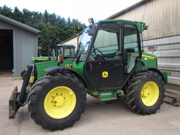 John Deere 3200