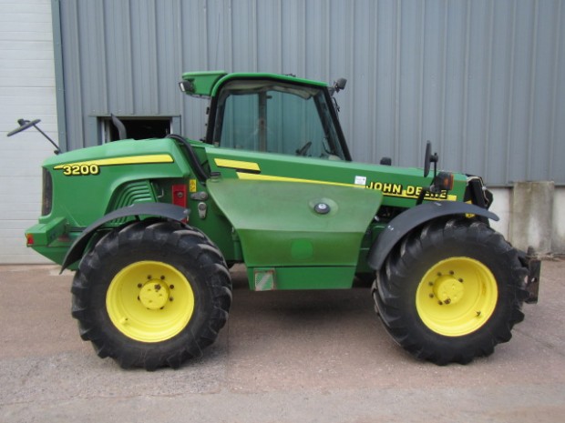 John Deere 3200