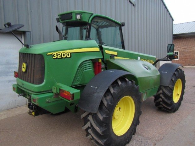 John Deere 3200