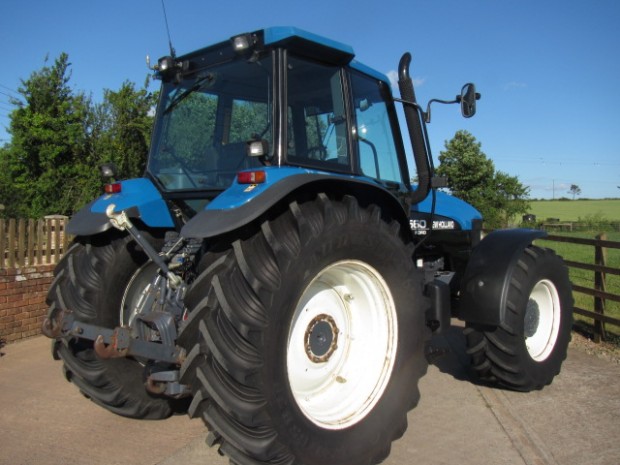 New Holland 8560