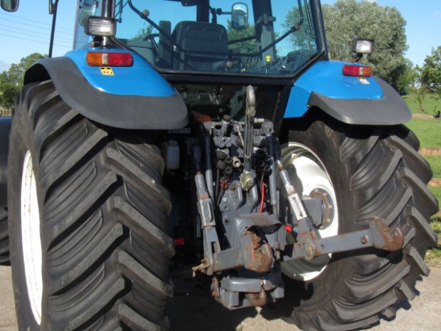 New Holland 8560