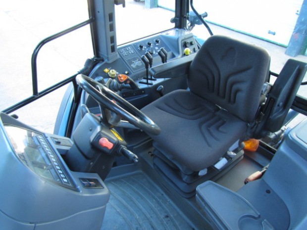 New Holland 8560