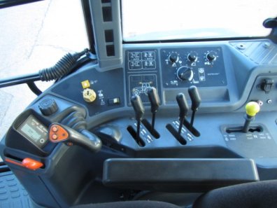 New Holland 8560