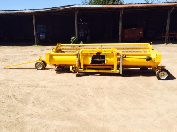 New Holland 17ft whole crop header