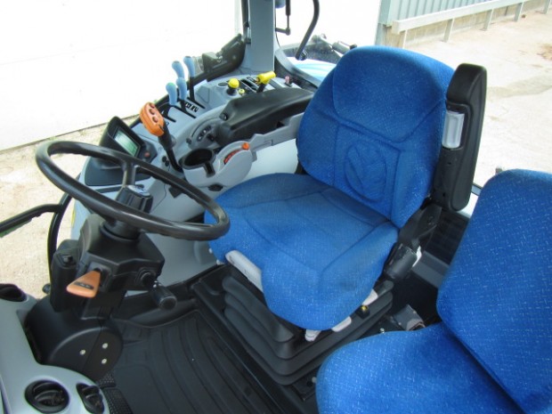 New Holland T6080