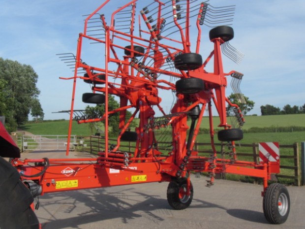 Kuhn GA 7501 twin rotor rake