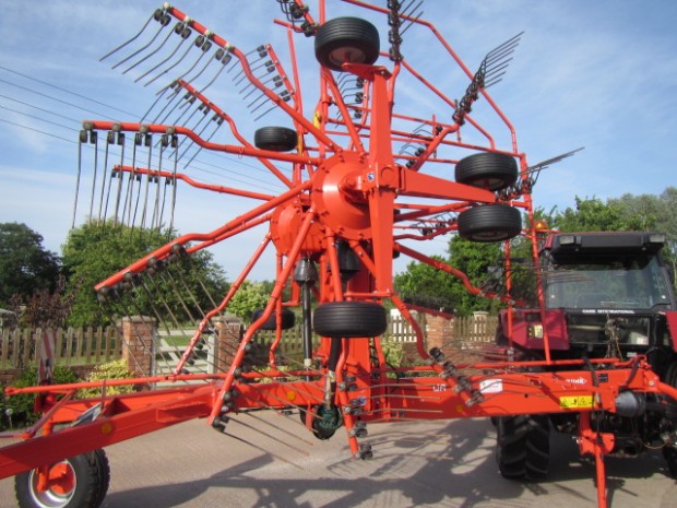 Kuhn GA 7501 twin rotor rake