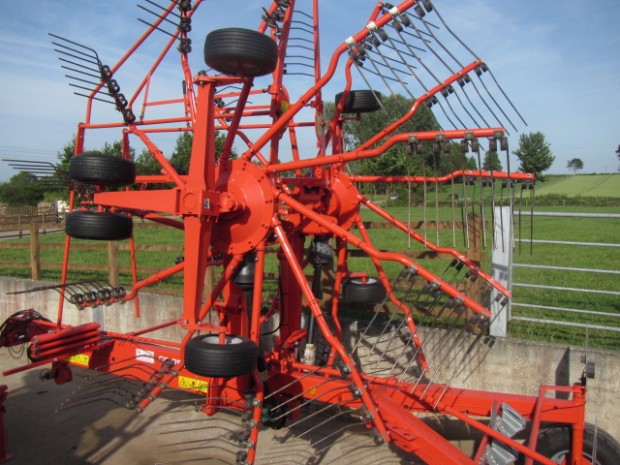 Kuhn GA 7501 twin rotor rake