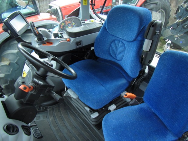 New Holland T7.235