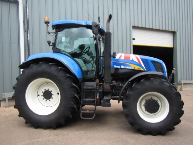 New Holland T7050