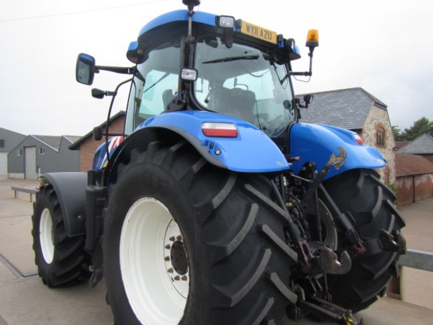 New Holland T7050