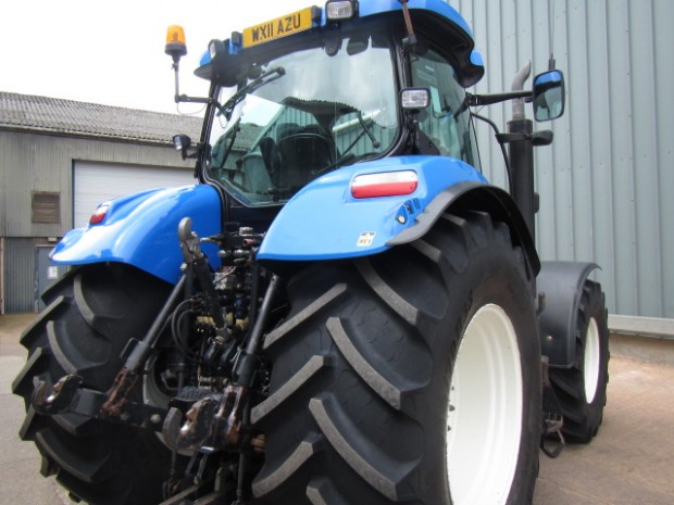 New Holland T7050