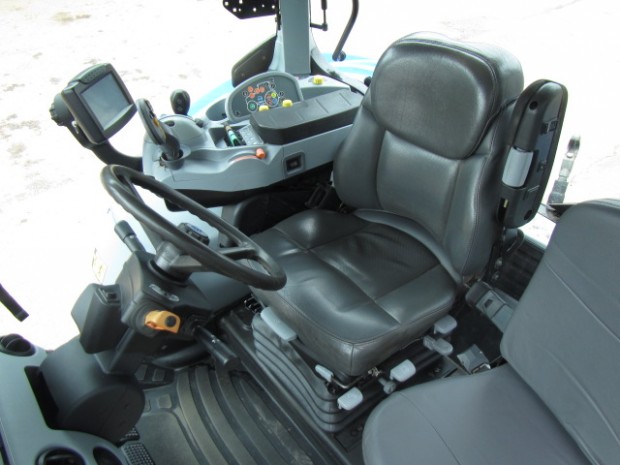 New Holland T7050