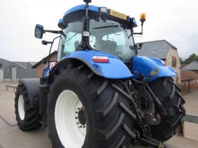 New Holland T7050
