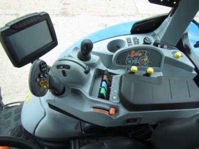 New Holland T7050