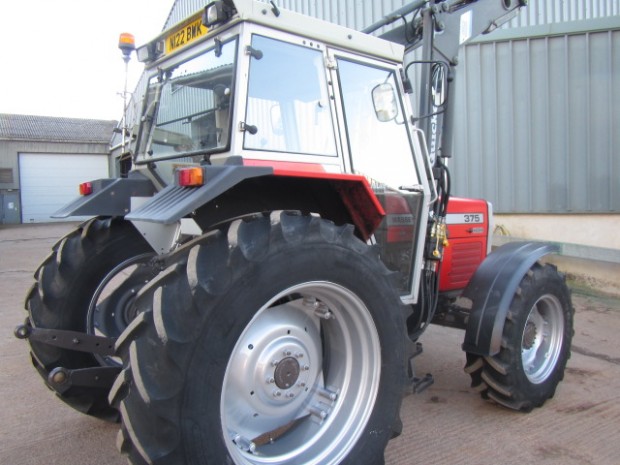 Massey Ferguson 375