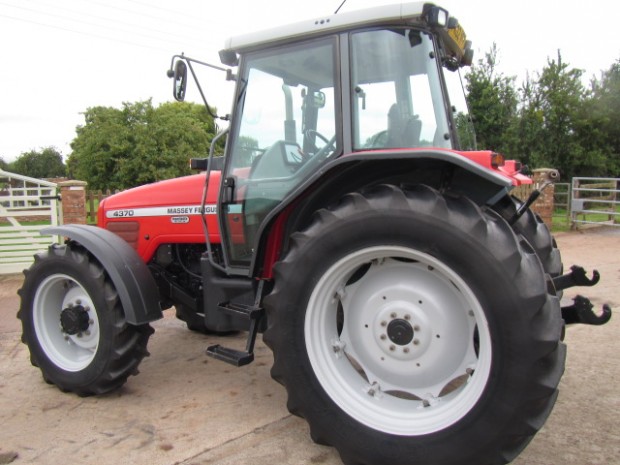 Massey Ferguson 4370
