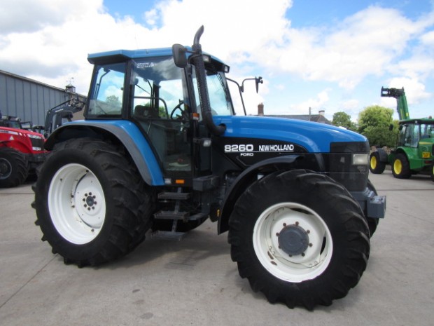New Holland 8260
