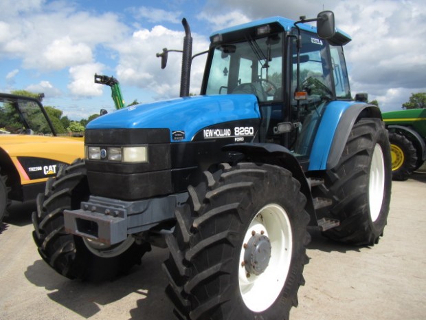 New Holland 8260