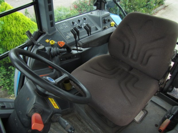 New Holland 8260