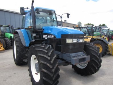 New Holland 8260