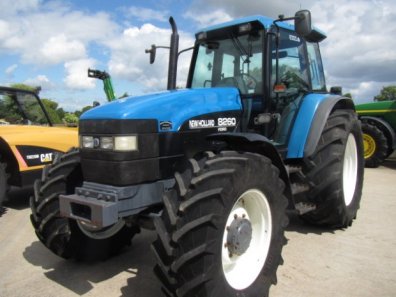 New Holland 8260