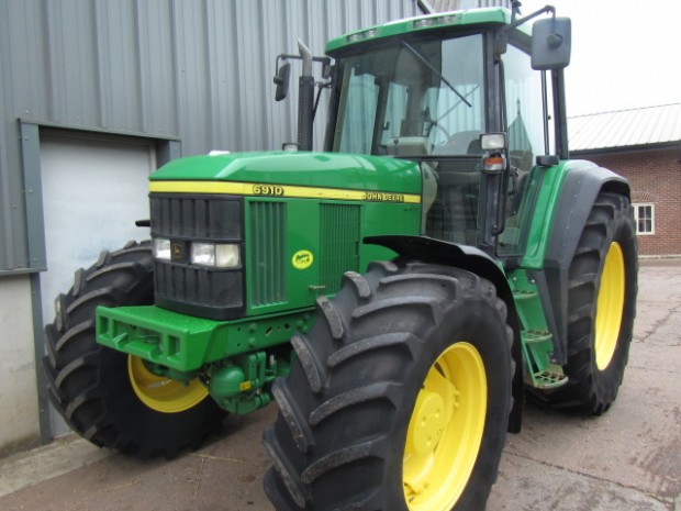 John Deere 6910
