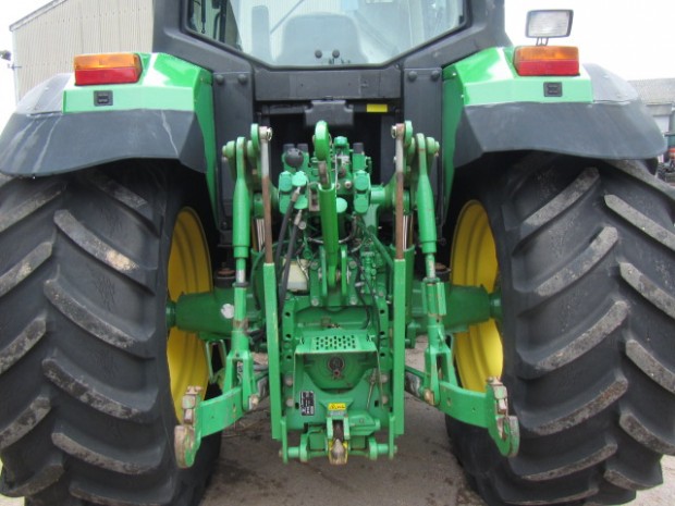 John Deere 6910