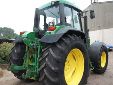 John Deere 6910