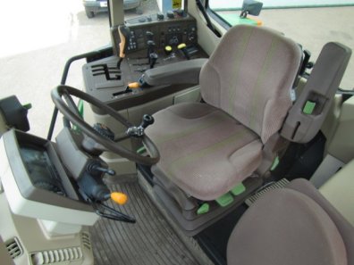 John Deere 6910
