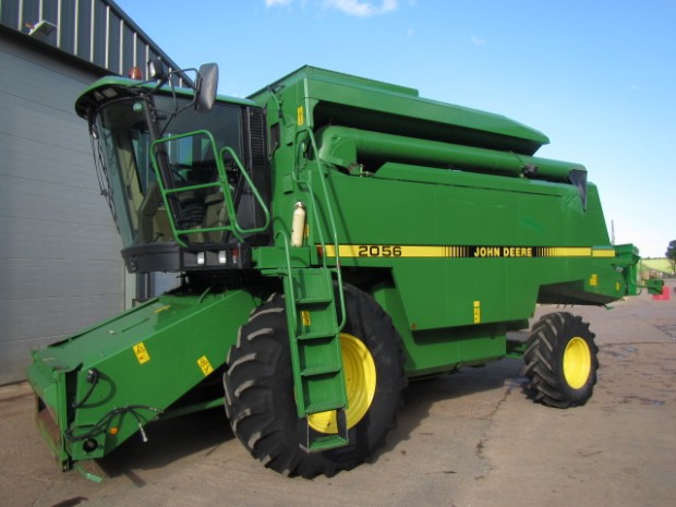 John Deere 2056 combine