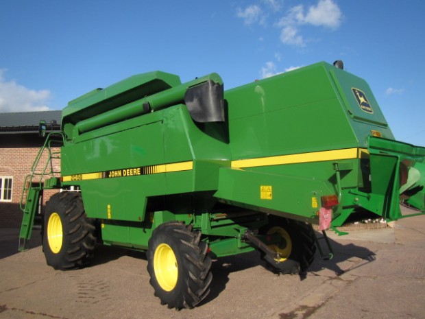 John Deere 2056 combine