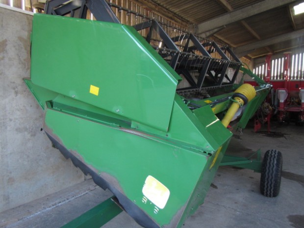 John Deere 2056 combine