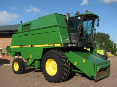 John Deere 2056 combine