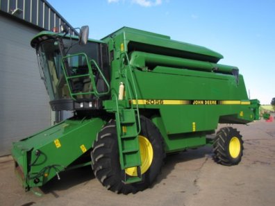 John Deere 2056 combine