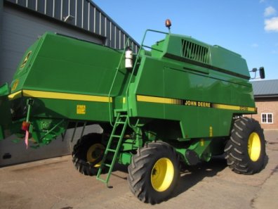 John Deere 2056 combine