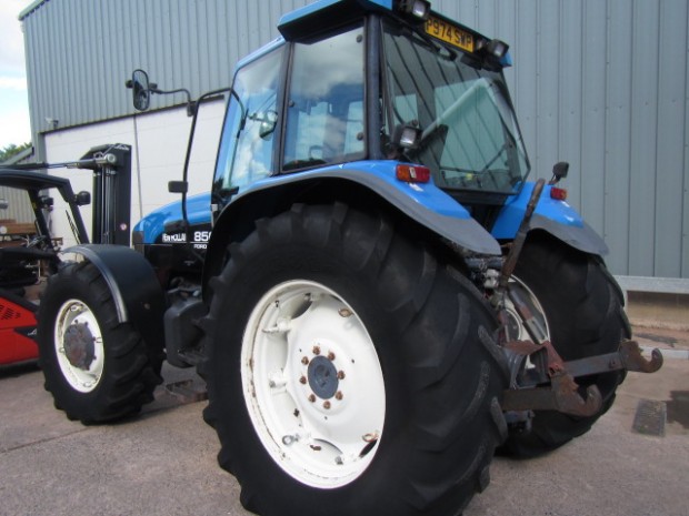 New Holland 8560