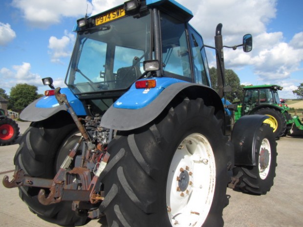 New Holland 8560