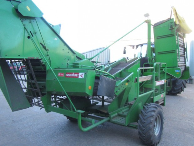 Wuhlmaus 1033 potato harvester