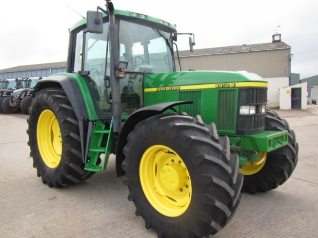 John Deere 6910S