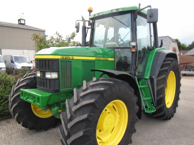 John Deere 6910S