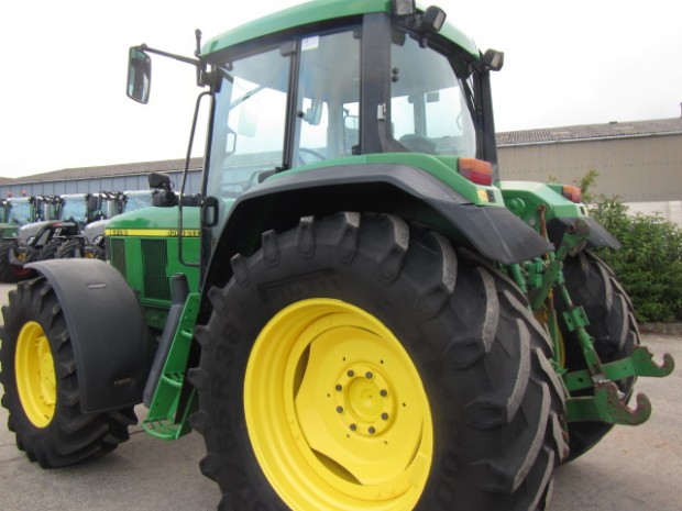 John Deere 6910S