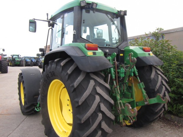 John Deere 6910S